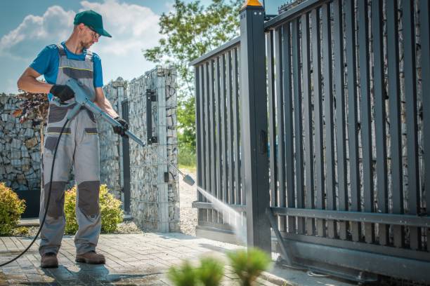 Best Animal Enclosure Cleaning  in Belleair Bluffs, FL